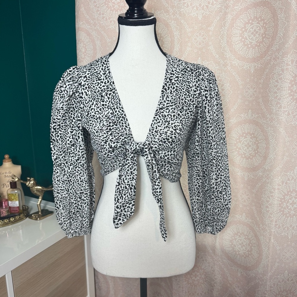 NWT Express Linen Blend Black White Animal Print Bolera Tie Crop Top Long Sleeve